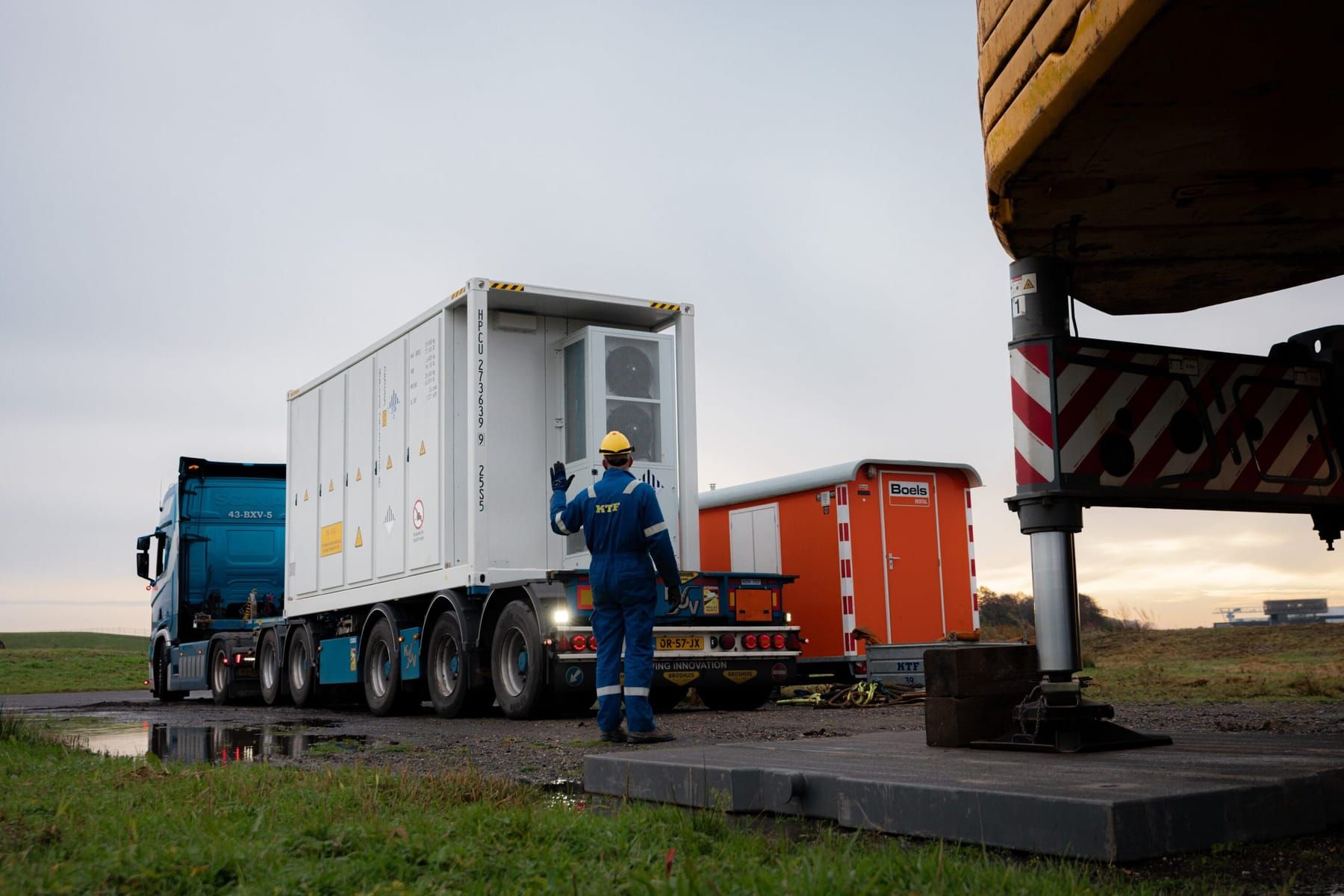 Werkzaamheden aan de batterijopstelling op de Energiecampus Leeuwarden